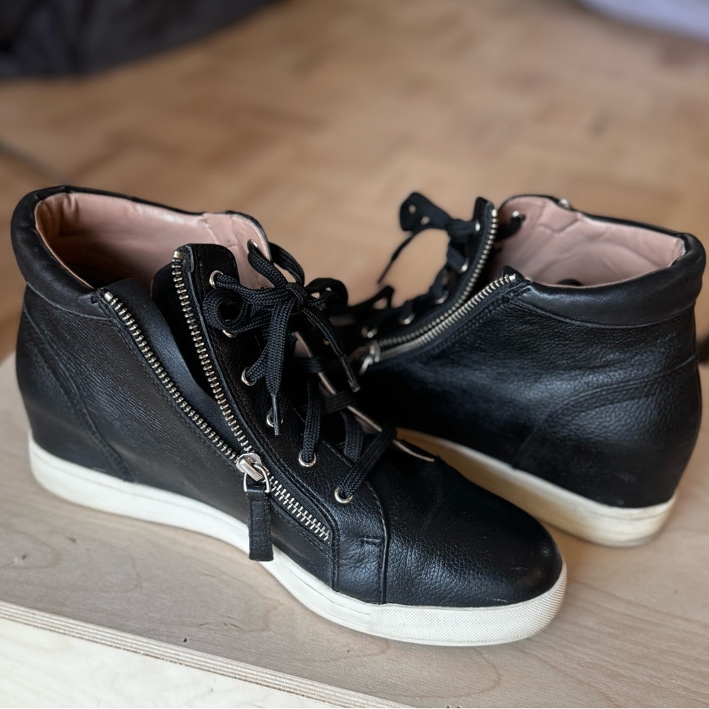 Linea Paolo Black Leather Hidden Wedge Sneakers Side Zip Lace Up Size 9.5